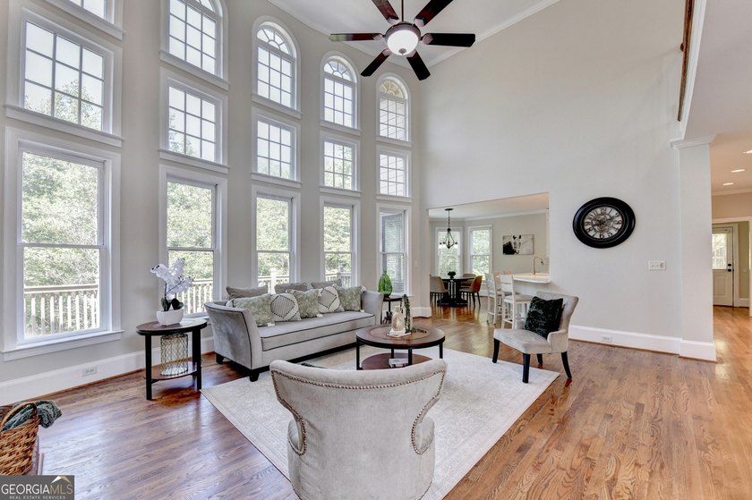 PRICE TO SELL!!! Welcome to this stunning 5-bedroom, 5 full bath - photo 33
