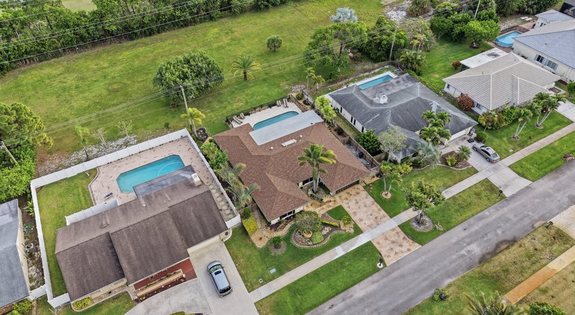 Beautifully maintained three bedroom, two bathroom With option - photo 40