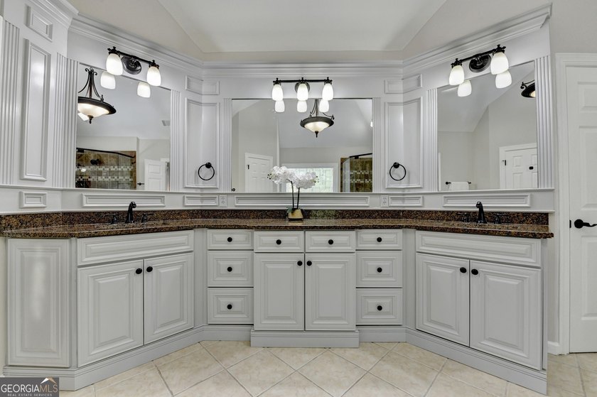 PRICE TO SELL!!! Welcome to this stunning 5-bedroom, 5 full bath - photo 45