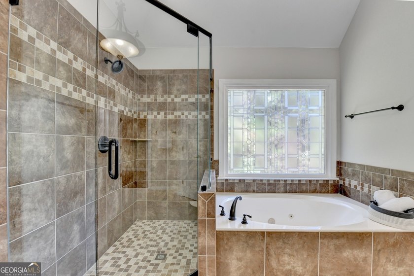 PRICE TO SELL!!! Welcome to this stunning 5-bedroom, 5 full bath - photo 47