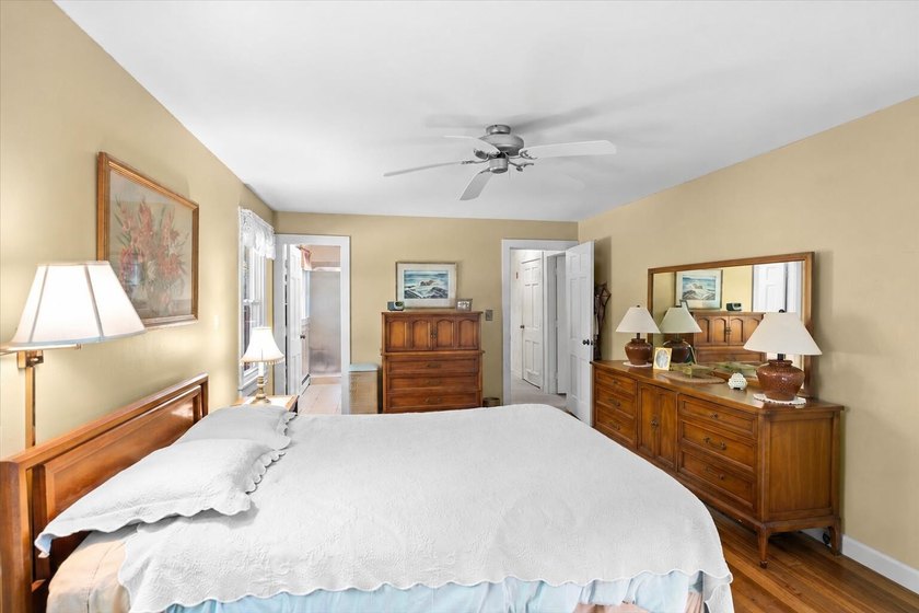 Lovingly cared for by one family since it was built, this - photo 14