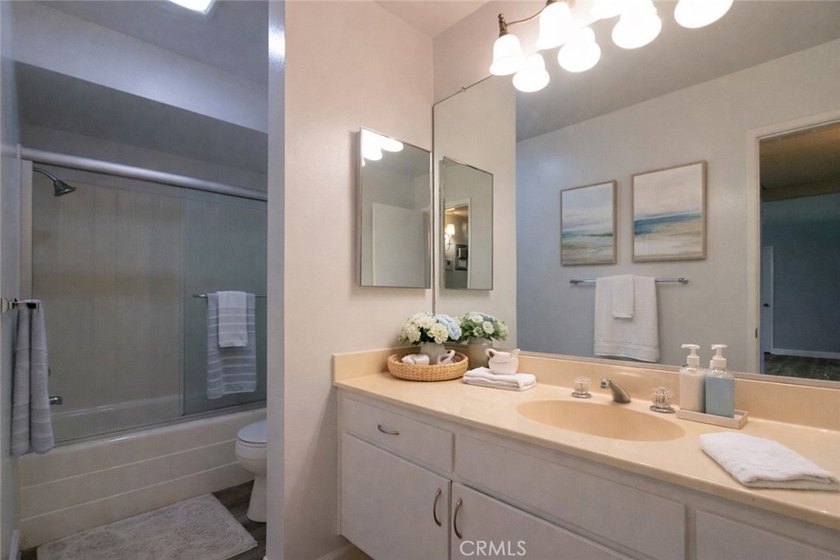 Positioned within the lush, gated enclave of Stoneybrook Villas - photo 15