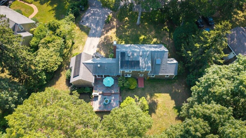 Lovingly cared for by one family since it was built, this - photo 31