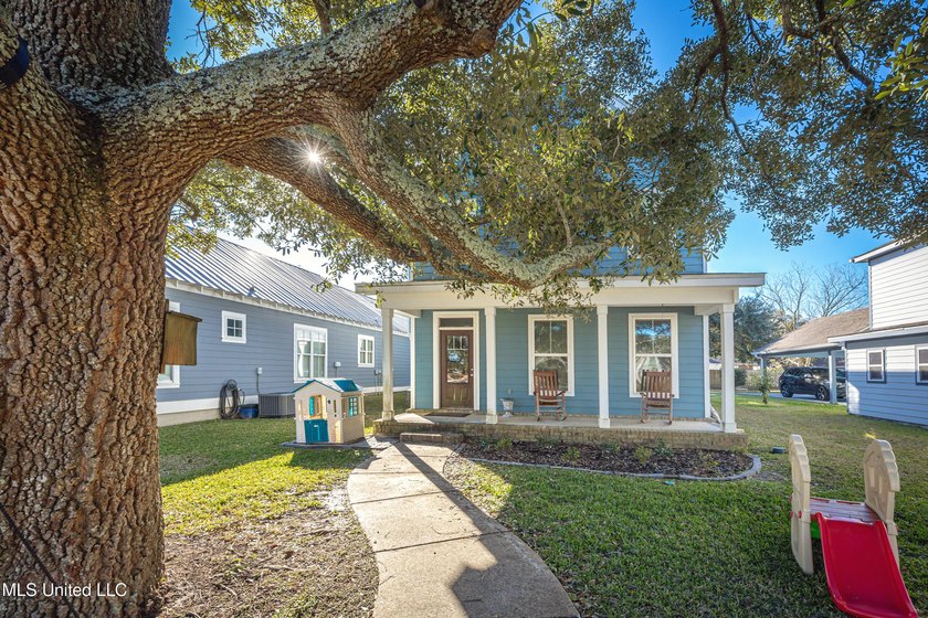 Located within the Ocean Springs Golf Cart District, this - photo 2