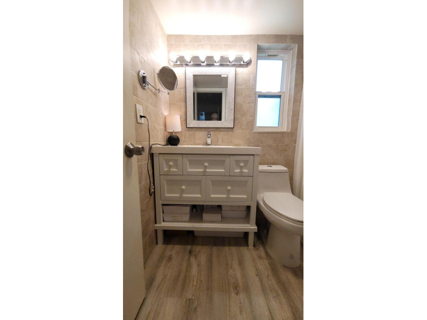 Inviting, light-filled, and impeccably renovated extra-large - photo 14