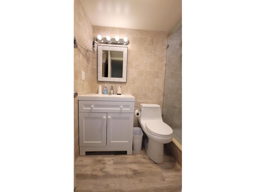 Inviting, light-filled, and impeccably renovated extra-large - photo 21