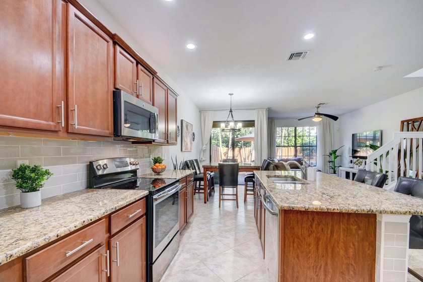 FURNISHED upscale lovely townhome located in a boutique gated - photo 9