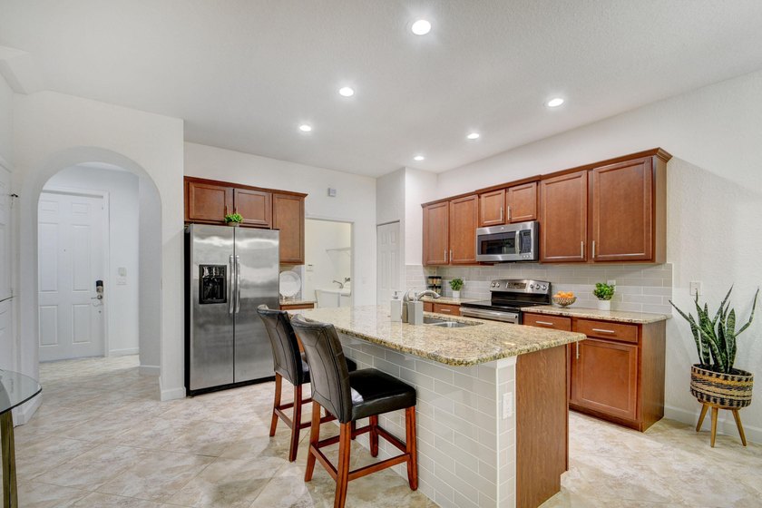 FURNISHED upscale lovely townhome located in a boutique gated - photo 10