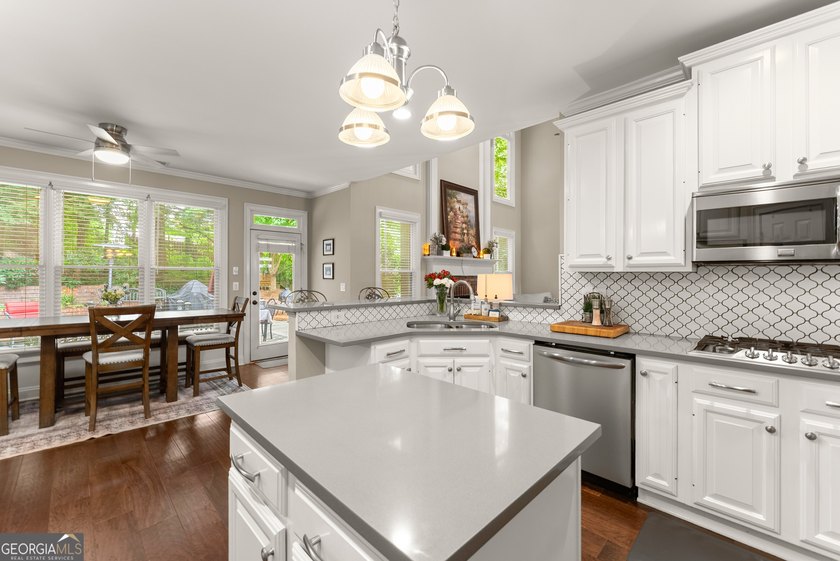 Captivating Remodeled European Retreat in Polo Golf &amp; Country - photo 11