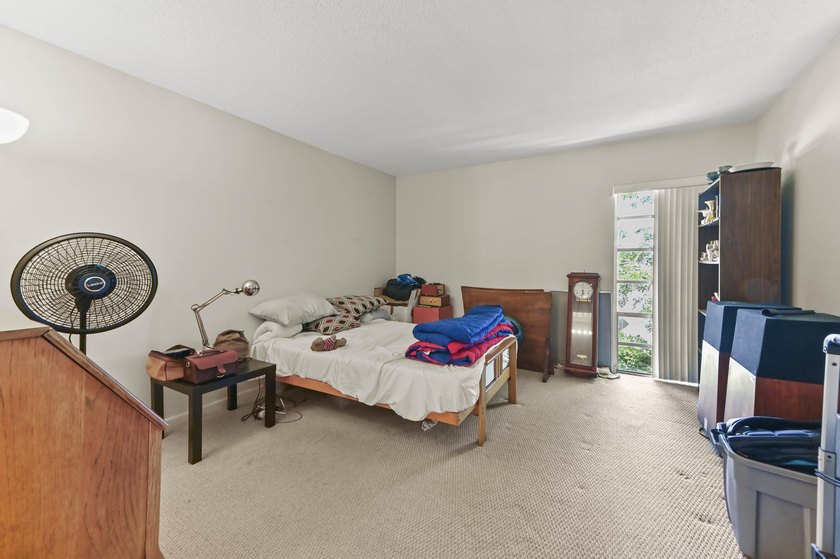 Welcome to this charming corner/end-unit condominium in Golfs - photo 11