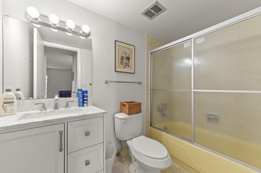 Welcome to this charming corner/end-unit condominium in Golfs - photo 13