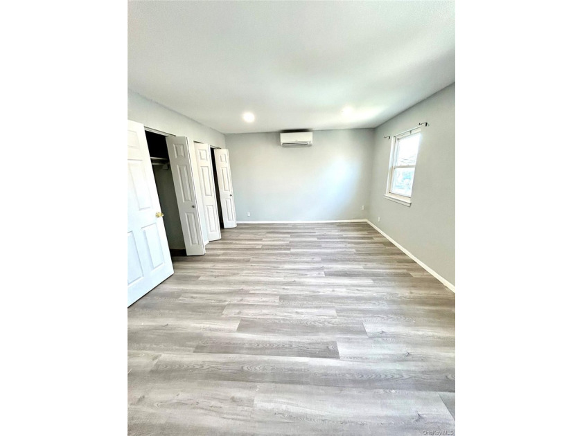 Expansive Brooklyn Home with Dual Dining, Parking Garage &amp; - photo 14