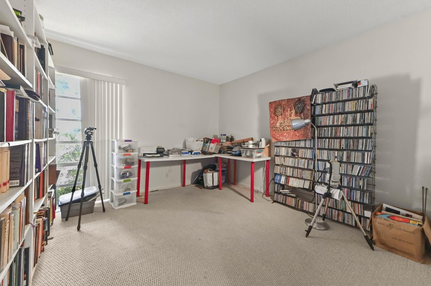 Welcome to this charming corner/end-unit condominium in Golfs - photo 14