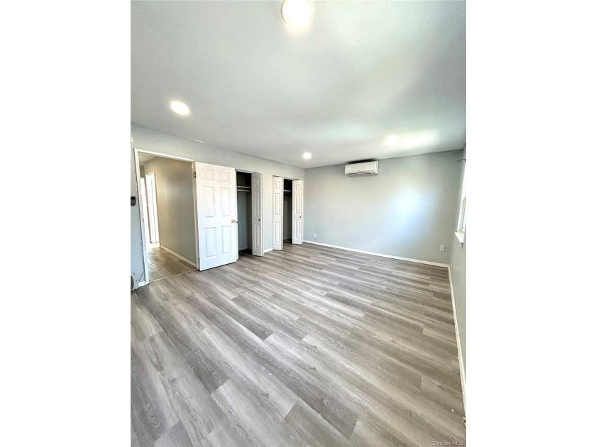 Expansive Brooklyn Home with Dual Dining, Parking Garage &amp; - photo 17
