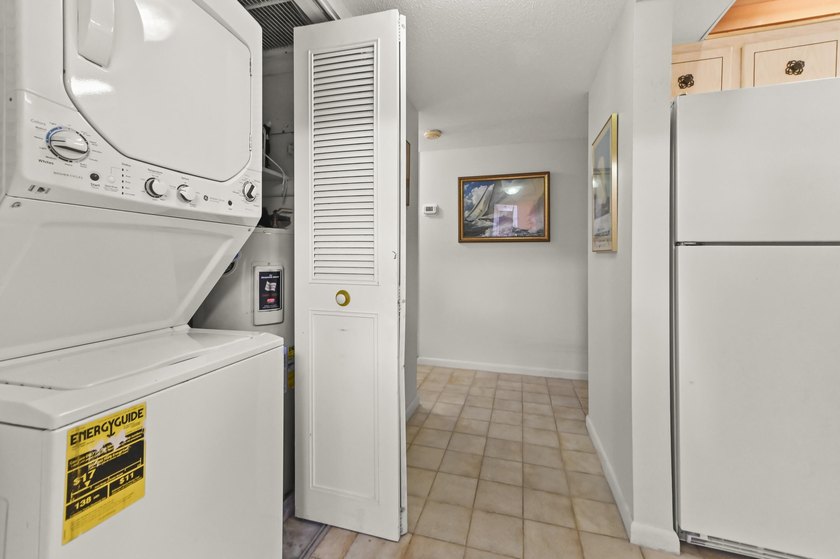 Welcome to this charming corner/end-unit condominium in Golfs - photo 17