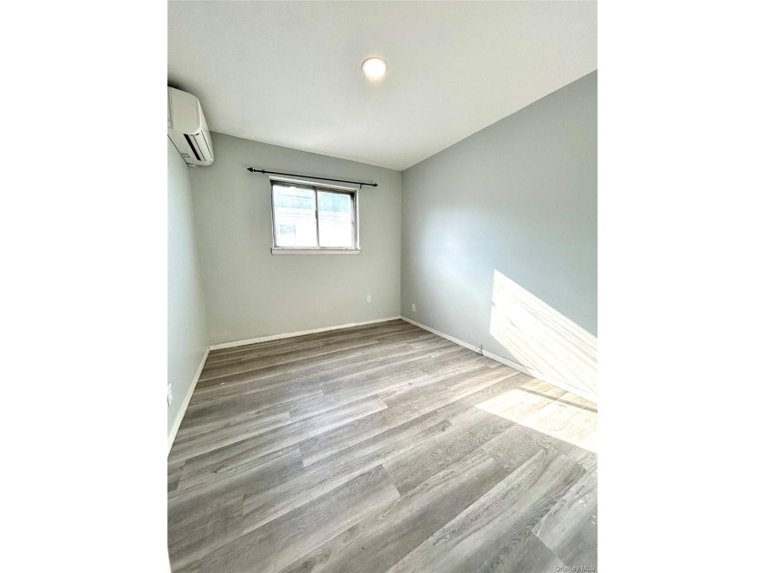 Expansive Brooklyn Home with Dual Dining, Parking Garage &amp; - photo 24