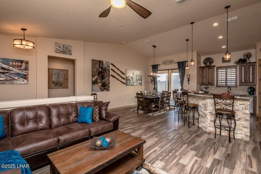'MODEL HOME ON YOUR LEVEL LOT'. 3400 Square Feet Under Roofes - photo 7