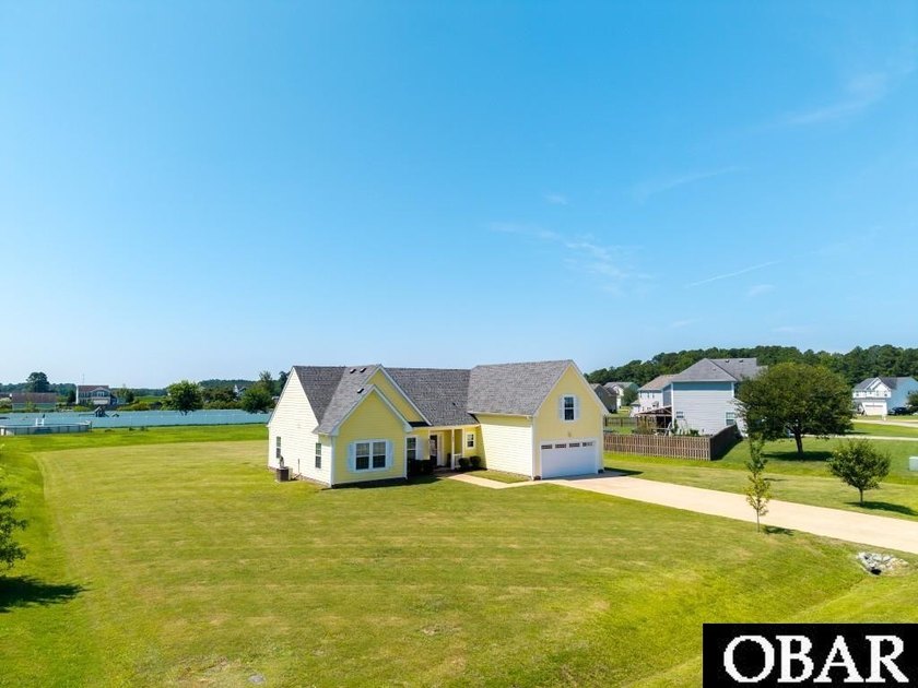 Welcome to this beautifully maintained 4-bedroom, 3-bath home - photo 31