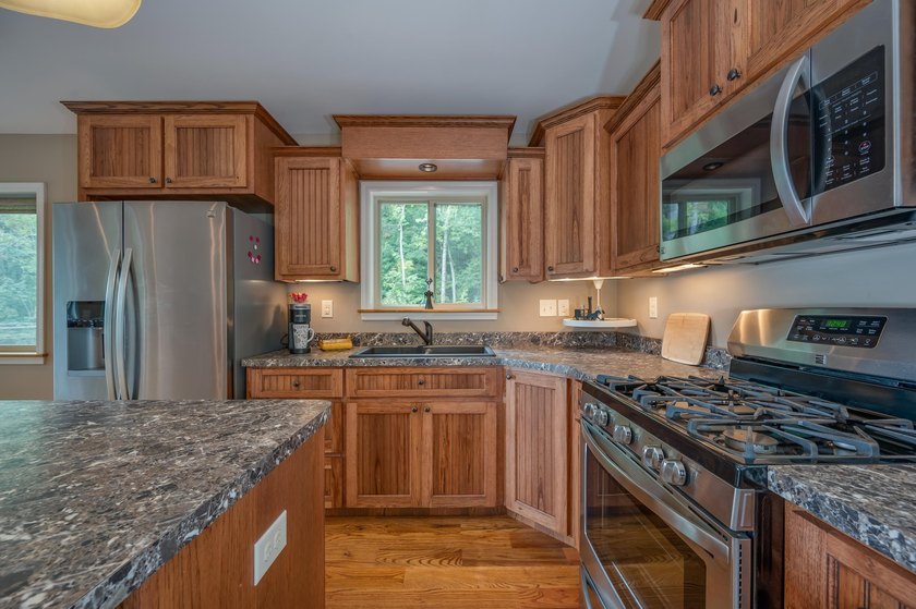 LAKE LANIER HOME WITH WATER ACCESS &amp; VIEWS! Exceptionally well - photo 3