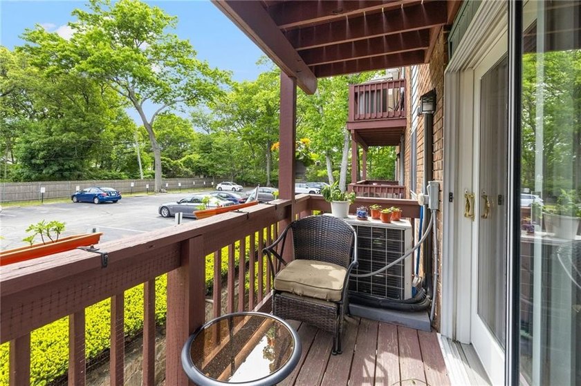 Welcome to desirable Pilgrim Court! This updated and - photo 15