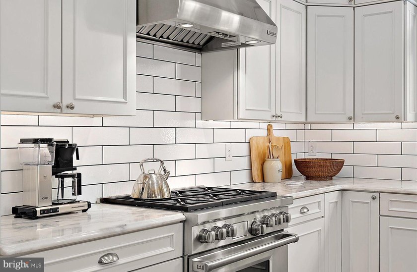 Perfectly positioned in the heart of highly sought-after South - photo 16