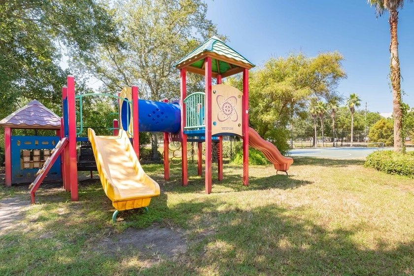 Meticulously maintained 2-bedroom junior suite at the highly - photo 24