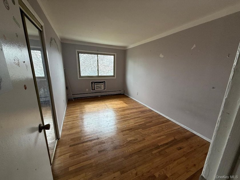 2 Bedroom UPPER Unit> Needs TLC> SOLD AS IS >Welcome to the - photo 11