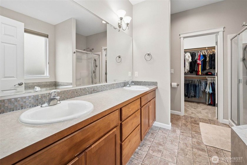 Welcome home to Evergreen Heights! Meticulously maintained and - photo 19