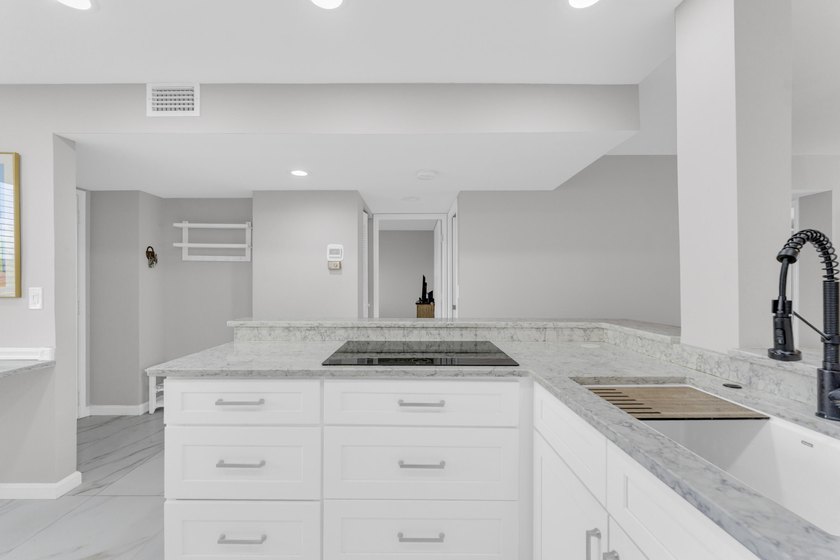 Stunning condo with pond and lake view. Enter to this beautifull - photo 12