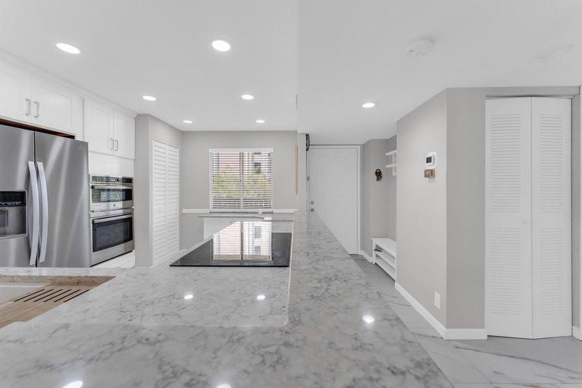 Stunning condo with pond and lake view. Enter to this beautifull - photo 15