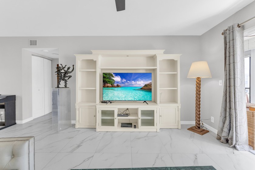 Stunning condo with pond and lake view. Enter to this beautifull - photo 20