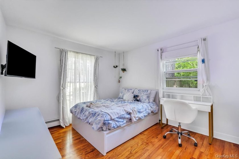Welcome to 3 Woodbine Lane, nestled in the highly sought-after - photo 21