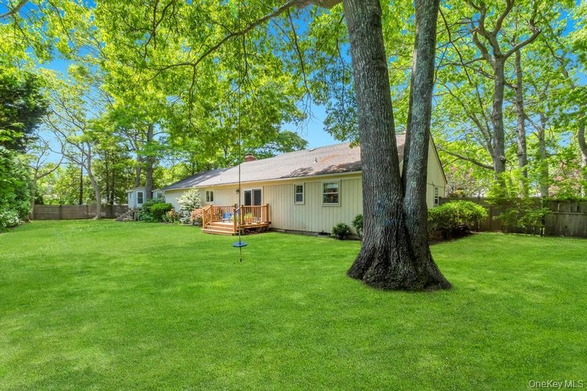 Welcome to 3 Woodbine Lane, nestled in the highly sought-after - photo 27