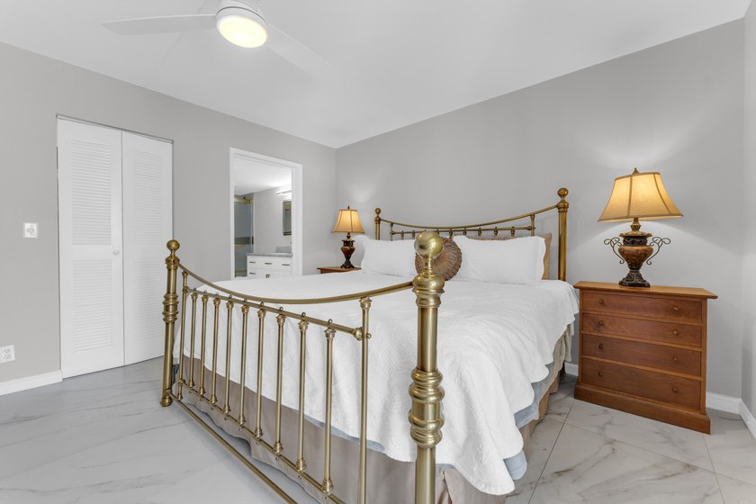 Stunning condo with pond and lake view. Enter to this beautifull - photo 27