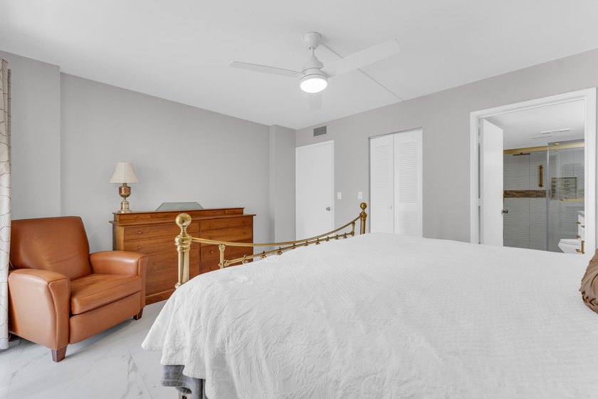 Stunning condo with pond and lake view. Enter to this beautifull - photo 28