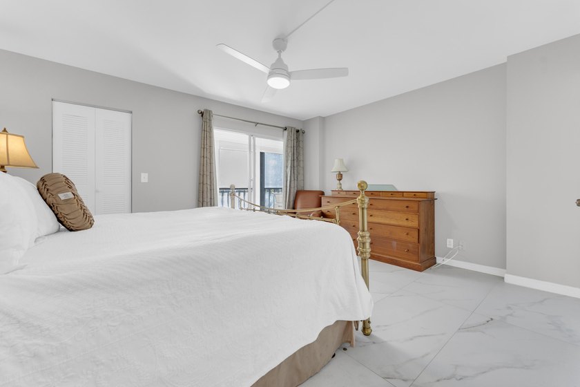 Stunning condo with pond and lake view. Enter to this beautifull - photo 29