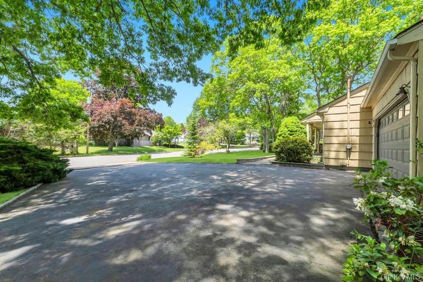 Welcome to 3 Woodbine Lane, nestled in the highly sought-after - photo 33