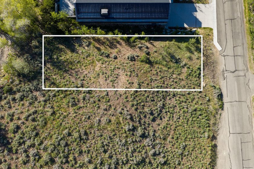 Perched on a coveted slope of Knob Hill, this exceptional parcel - photo 6