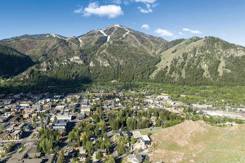 Perched on a coveted slope of Knob Hill, this exceptional parcel - photo 8