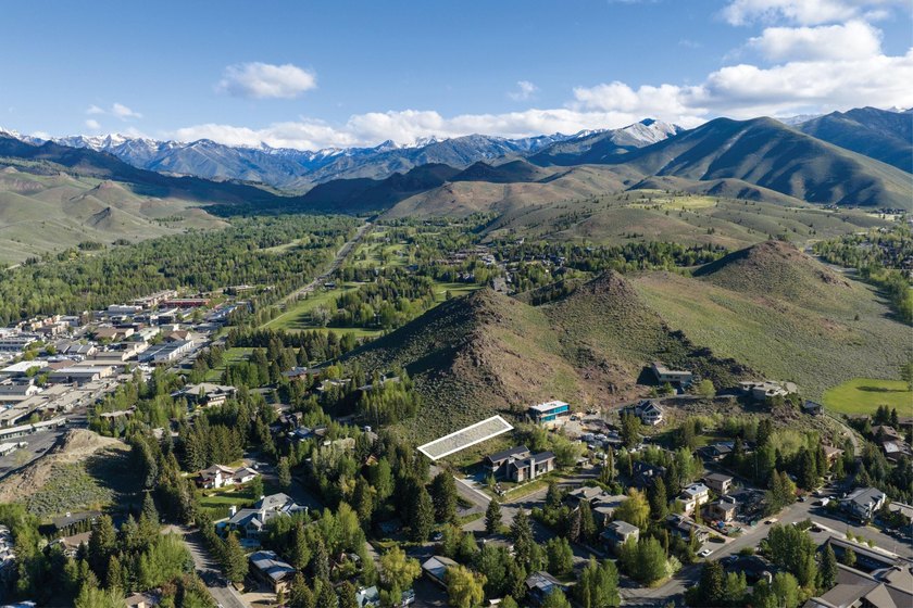 Perched on a coveted slope on Knob Hill, this exceptional parcel - photo 4