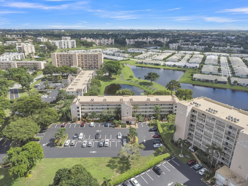 Stunning condo with pond and lake view. Enter to this beautifull - photo 47