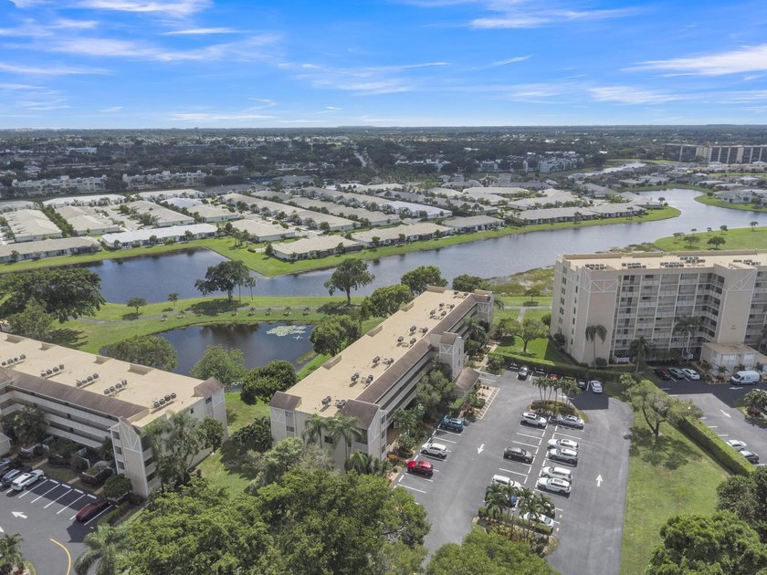 Stunning condo with pond and lake view. Enter to this beautifull - photo 48