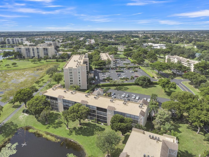 Stunning condo with pond and lake view. Enter to this beautifull - photo 49