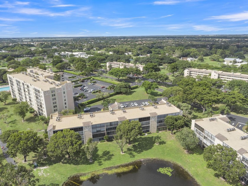 Stunning condo with pond and lake view. Enter to this beautifull - photo 50
