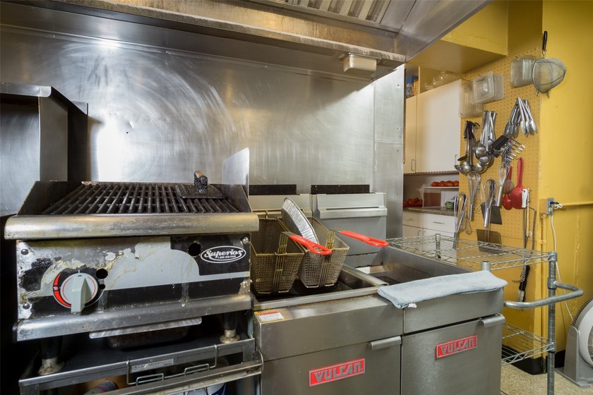 Own your own restaurant! Commercial property with a successful - photo 19