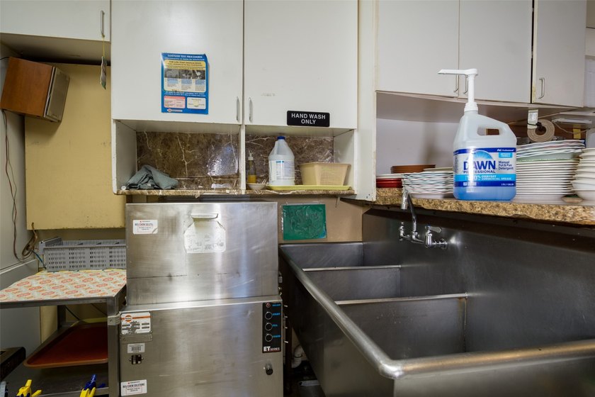Own your own restaurant! Commercial property with a successful - photo 21