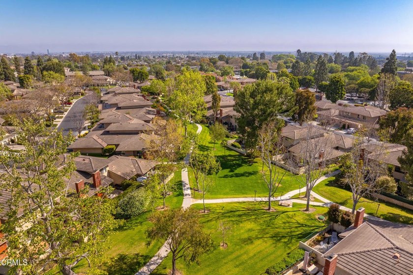 Charming La Ventana Townhome! Beautifully Maintained 3 Bedroom - photo 23