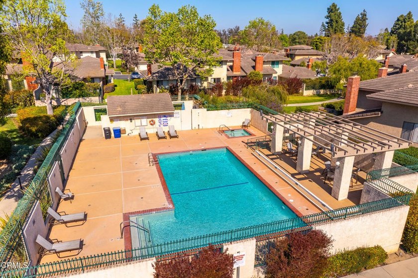 Charming La Ventana Townhome! Beautifully Maintained 3 Bedroom - photo 24