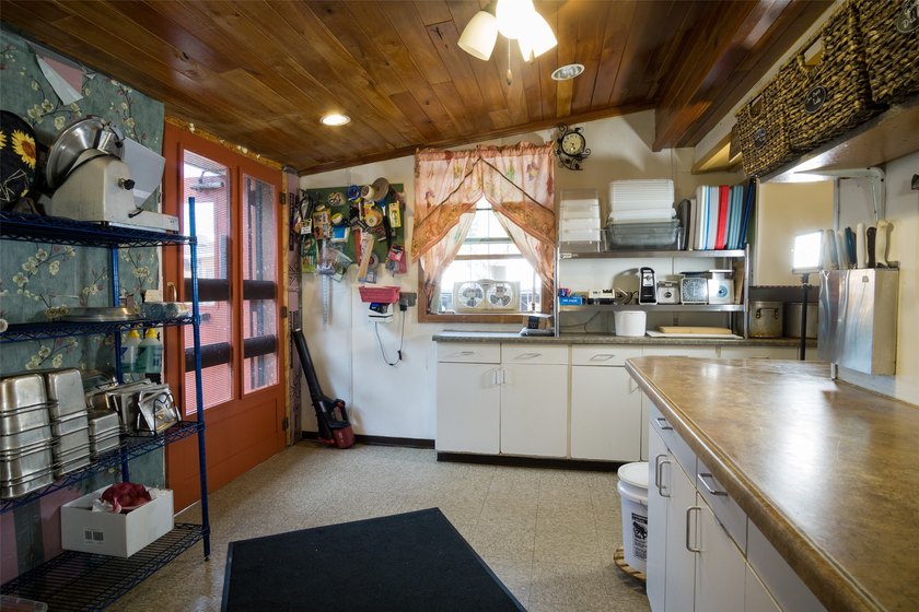 Own your own restaurant! Commercial property with a successful - photo 25