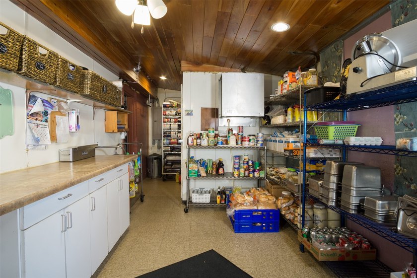 Own your own restaurant! Commercial property with a successful - photo 28
